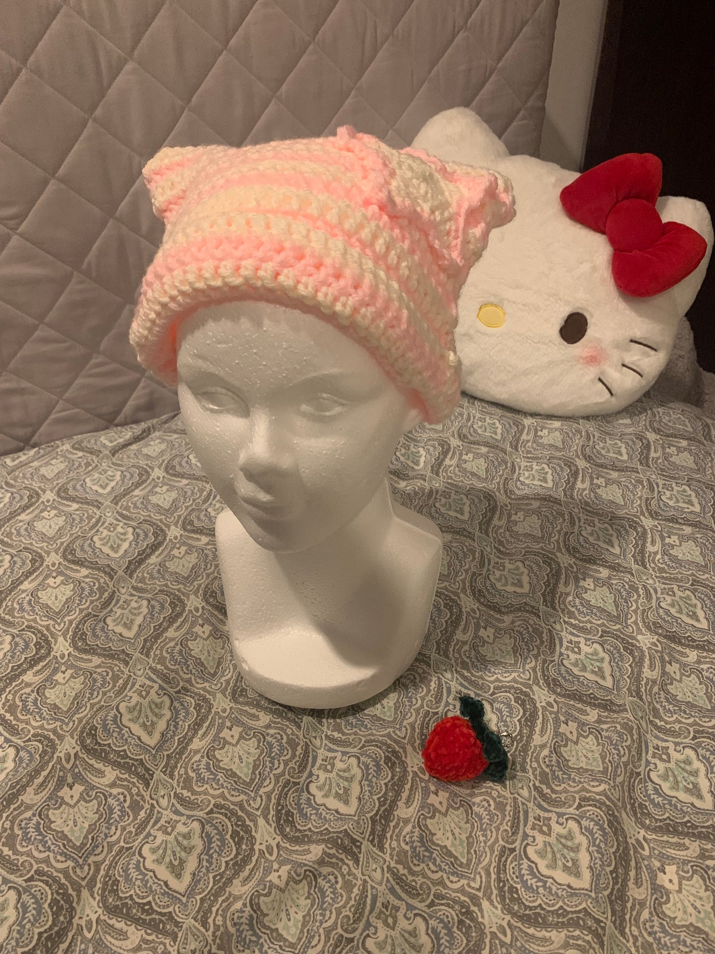 Paquete cat beanie con estrella y llavero de fresa